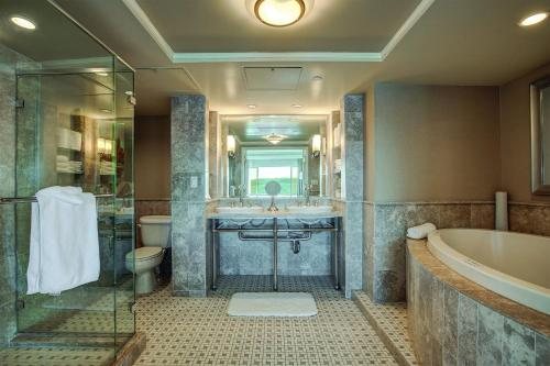 The Woodmark Hotel Still Spa on Lake Washington — Bathroom