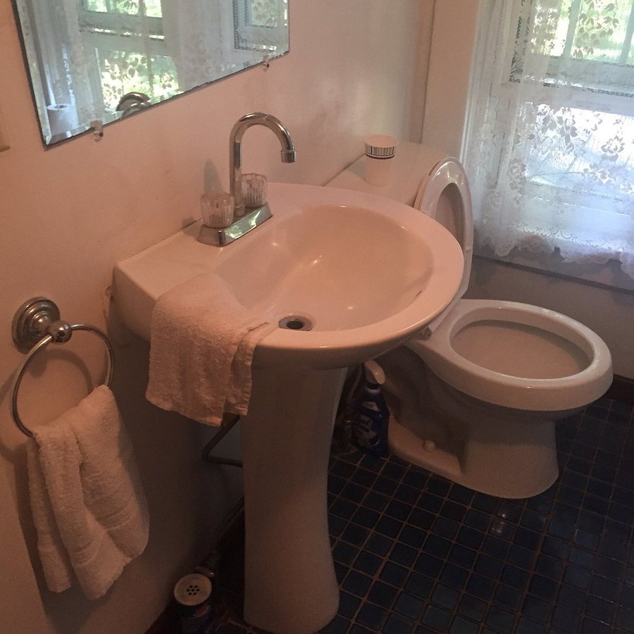 The Woodstocker B B — Bathroom