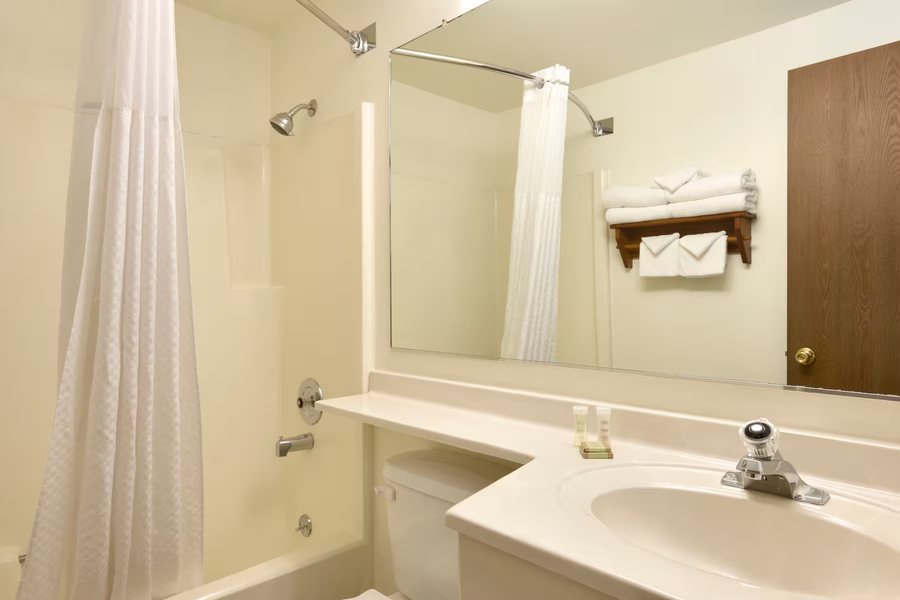 The Wort Hotel — Bathroom