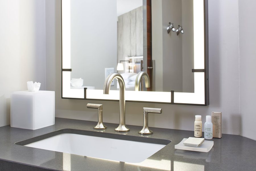 The Worthington Renaissance Fort Worth Hotel — Bathroom