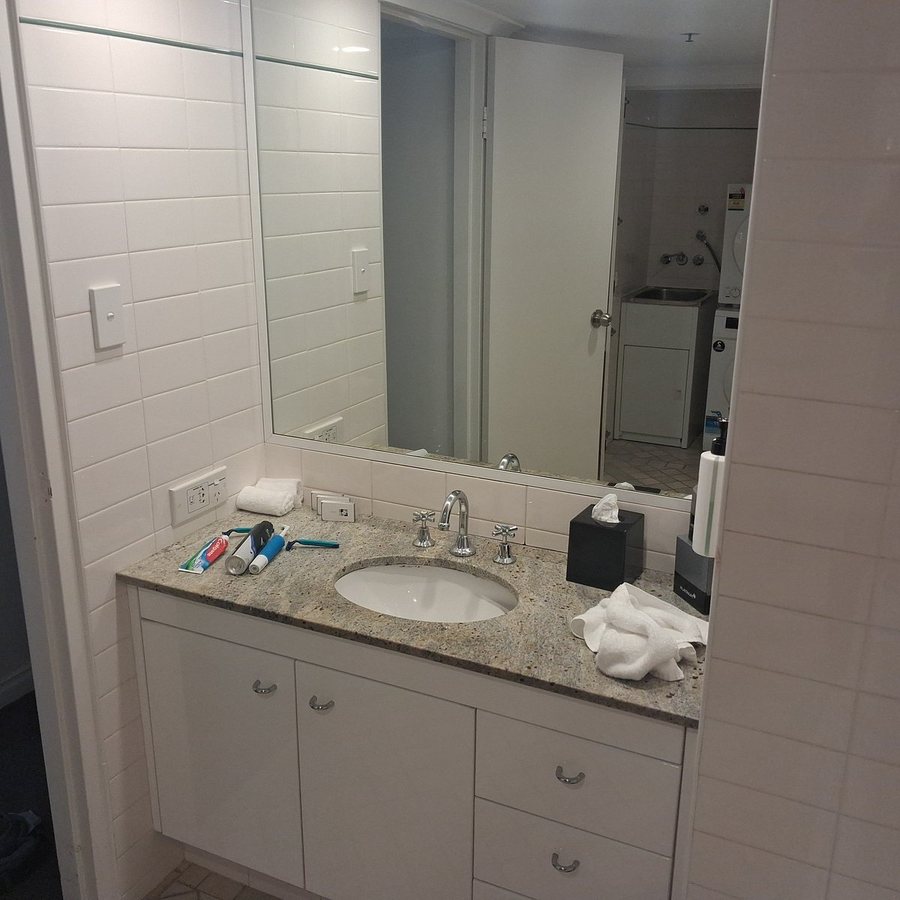 The York by Swiss Belhotel — Bathroom
