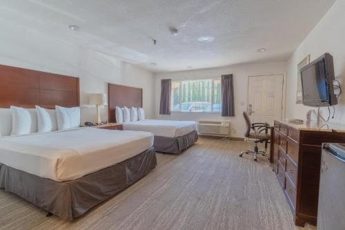The Yosemite Inn — Guest room