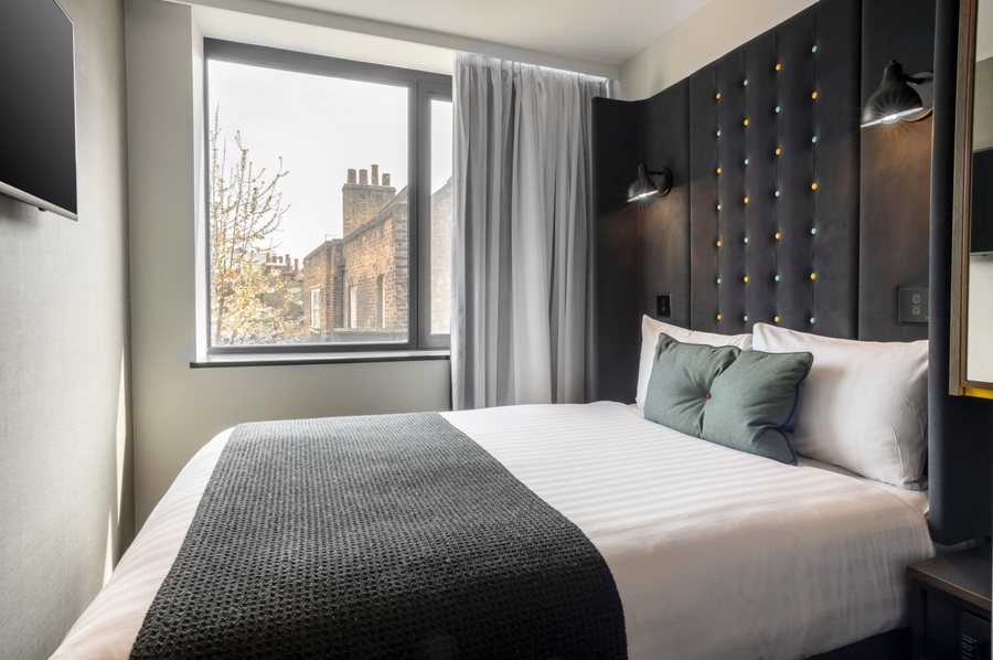 The Z Hotel City London England — Guest room