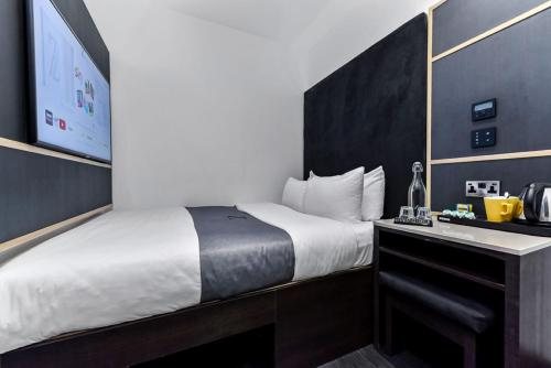 The Z Hotel Trafalgar — Guest room