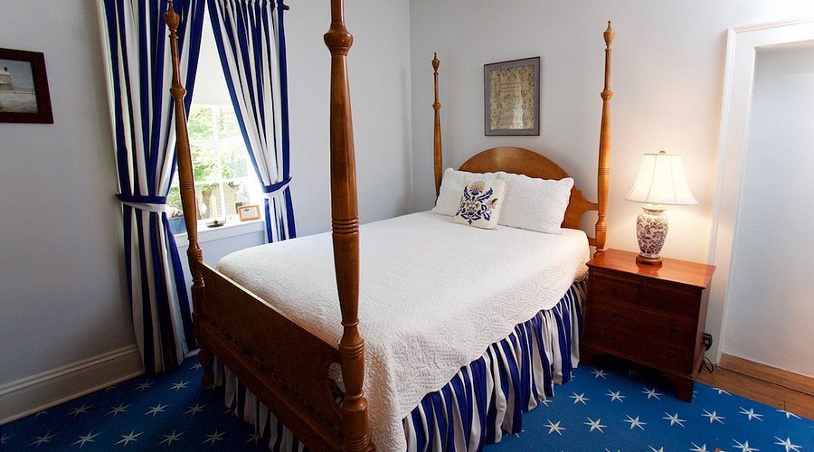 The Zevely Inn — Guest room