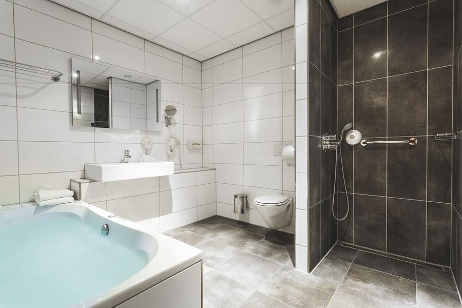 Theaterhotel Almelo — Bathroom
