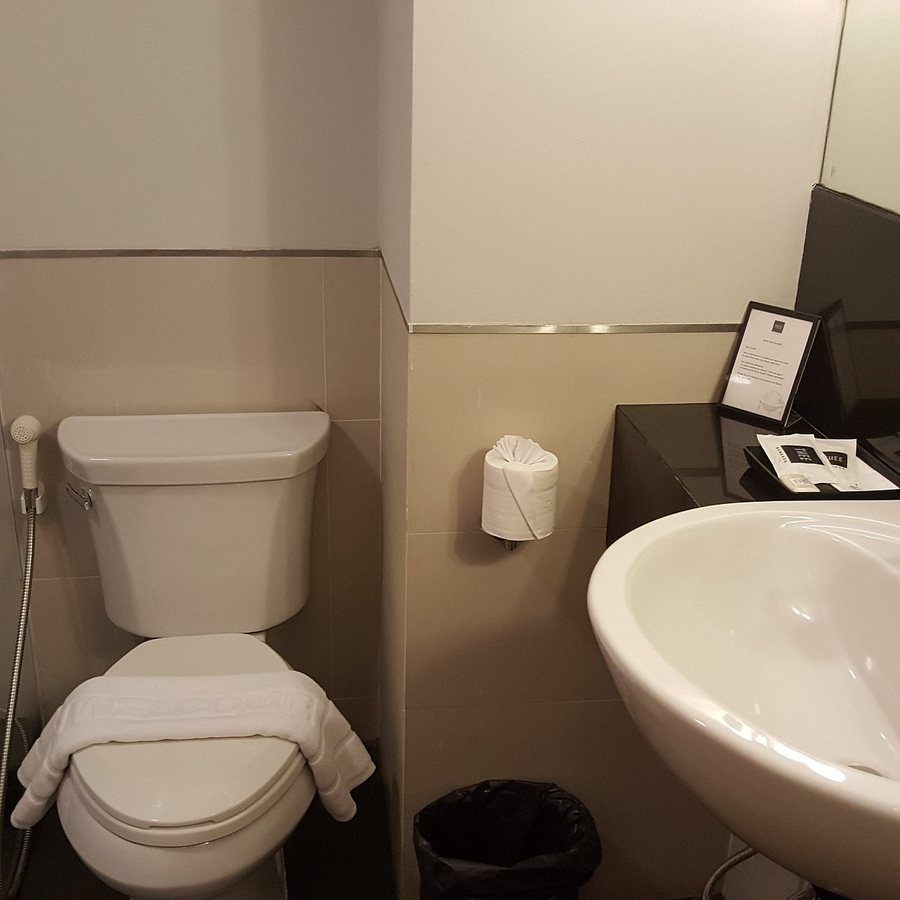 THEE Bangkok Hotel by TH District — Bathroom