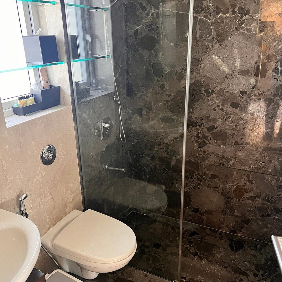 Theory9 Premium Service Apartments Bandra — Bathroom