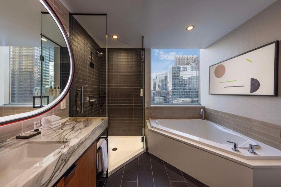 TheWit Chicago a Hilton Hotel Chicago Illinois — Bathroom