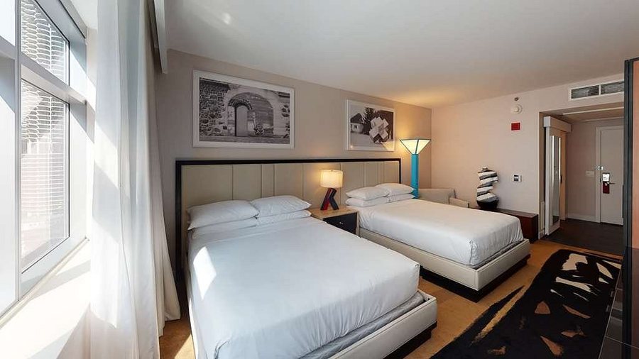 TheWit Chicago a Hilton Hotel Chicago Illinois — Guest room