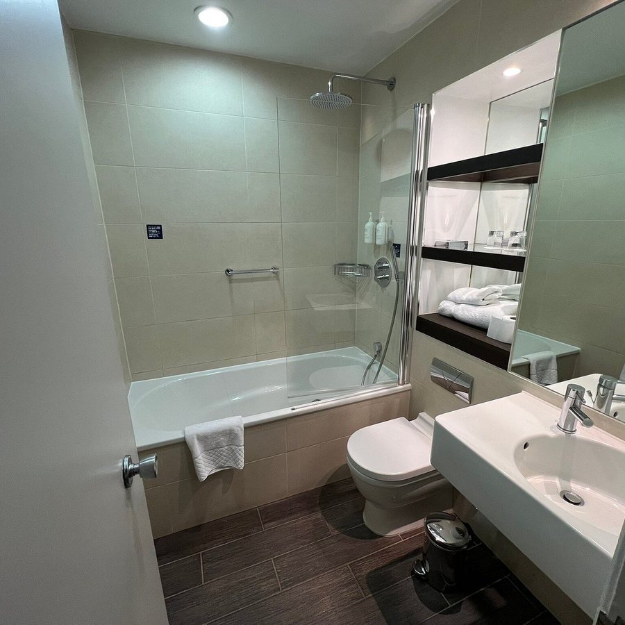 Thistle Holborn Hotel — Bathroom