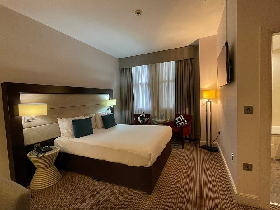 Thistle Holborn Hotel — Guest room