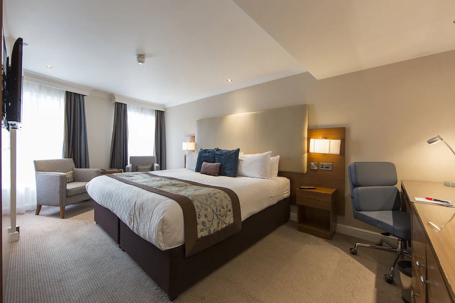 Thistle Piccadilly Hotel — Guest room
