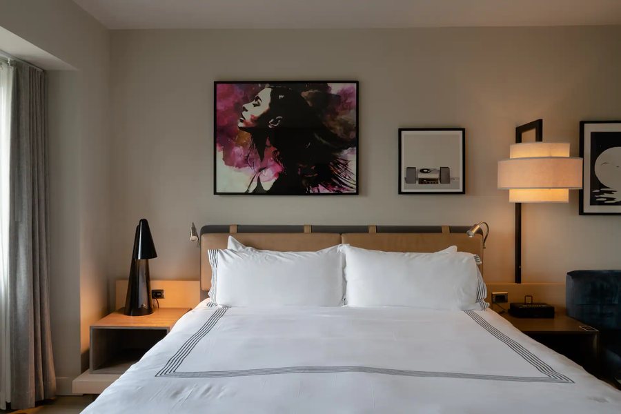 Thompson Chicago by Hyatt — Guest room