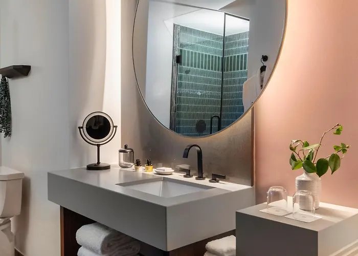 Thompson Denver By Hyatt — Bathroom