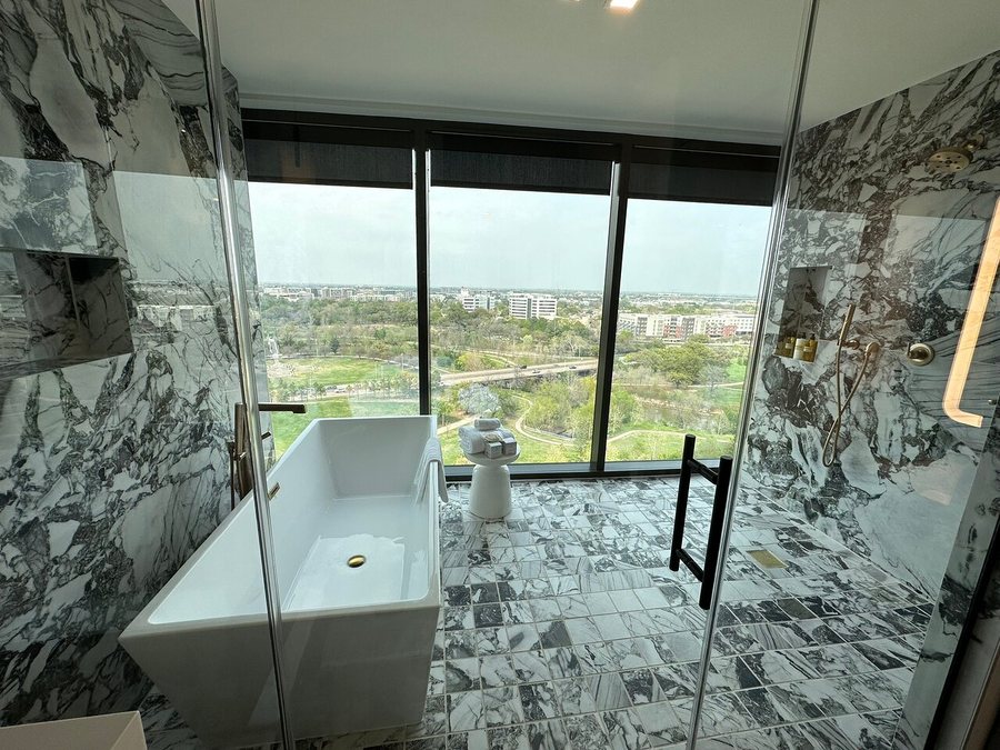 Thompson Houston By Hyatt — Bathroom