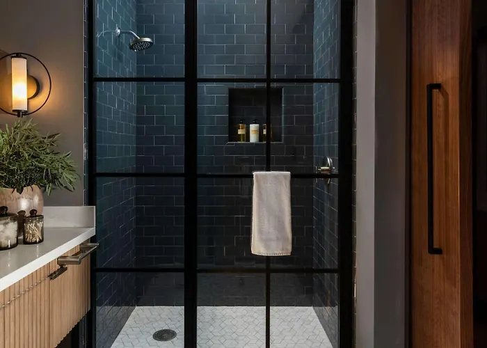 Thompson Savannah by Hyatt — Bathroom