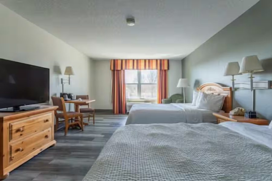 Thousand Trails Circle M — Guest room
