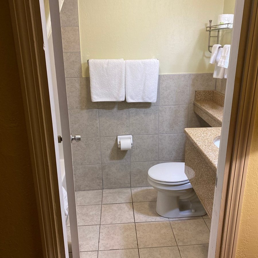Thousand Trails Sturbridge — Bathroom