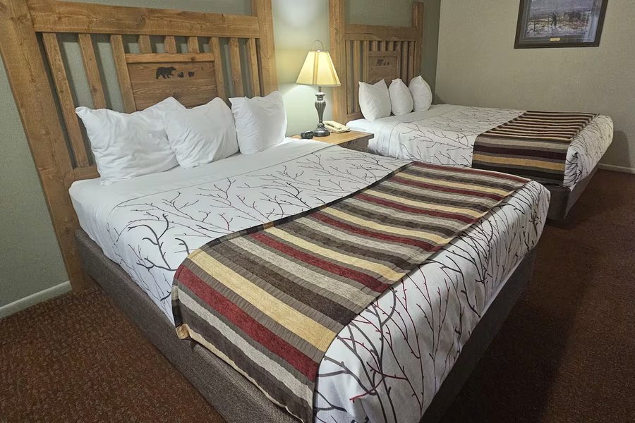 Three Bear Lodge — Guest room