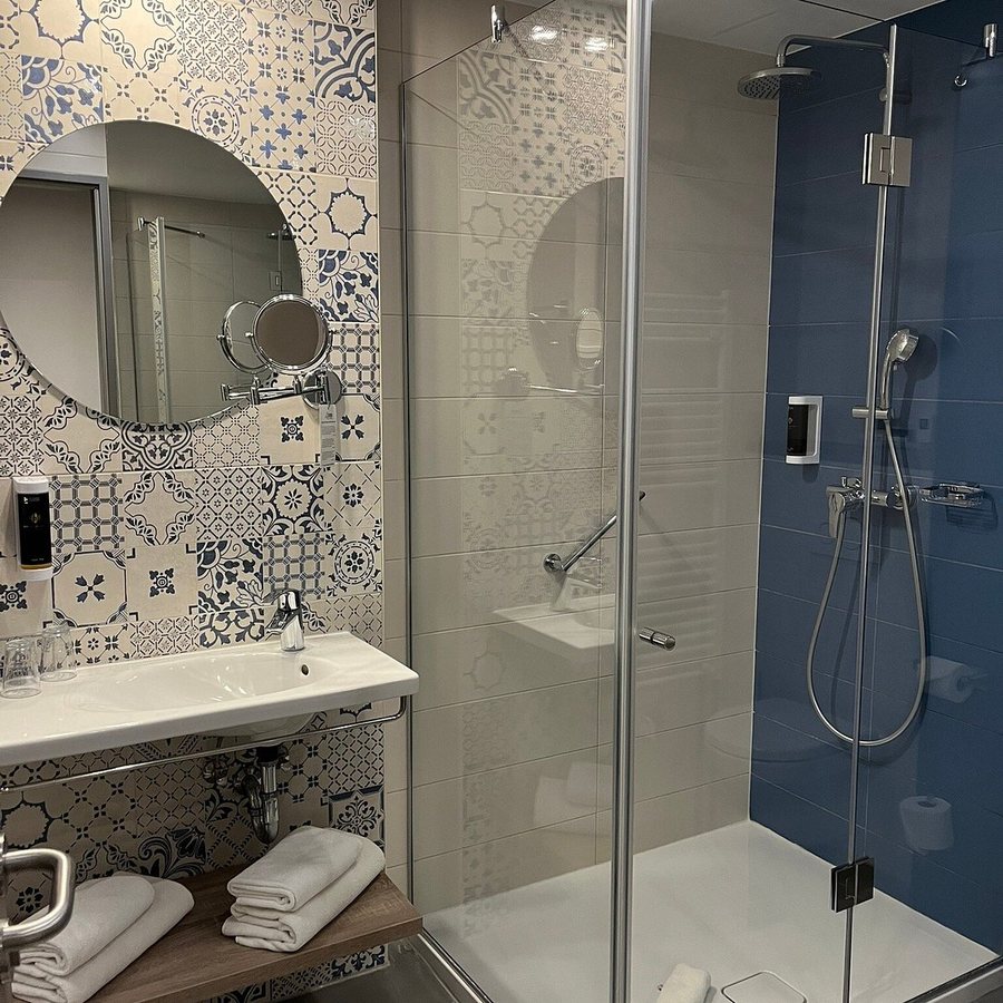 Three Corners Avenue Hotel — Bathroom
