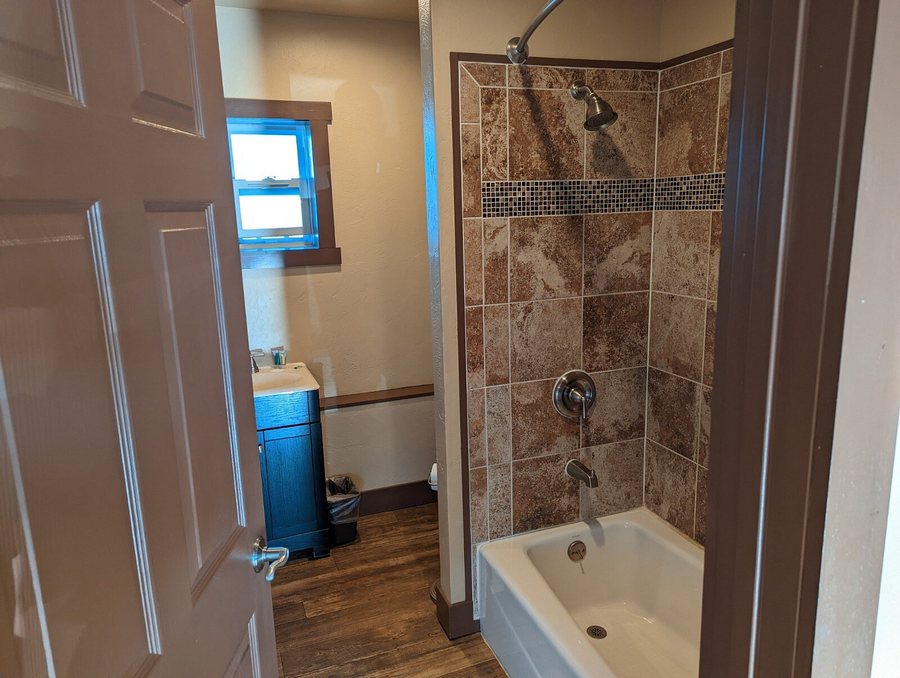 Thronson s General Store and Motel — Bathroom