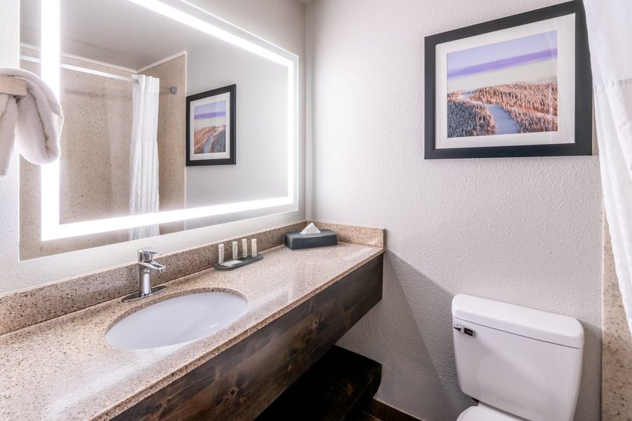 Thunder Mountain Inn — Bathroom