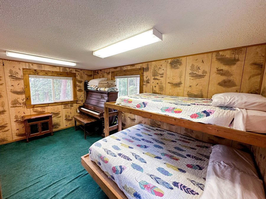 Thunder Mountain Lodge — Guest room