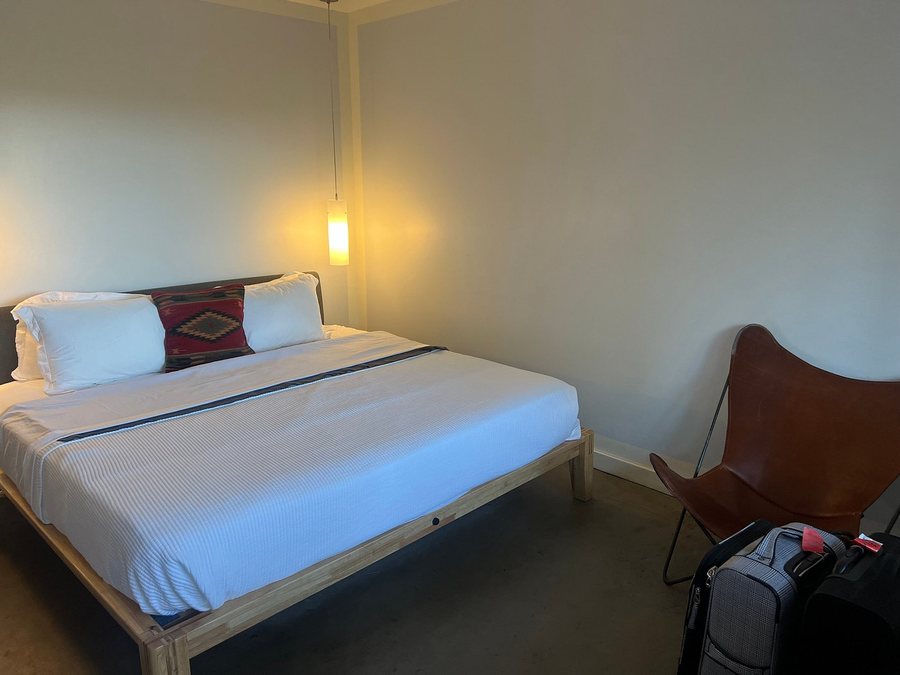 Thunderbird Hotel — Guest room