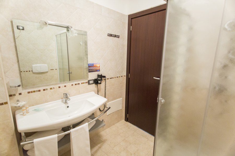 Ticho s Greenblu Hotel — Bathroom
