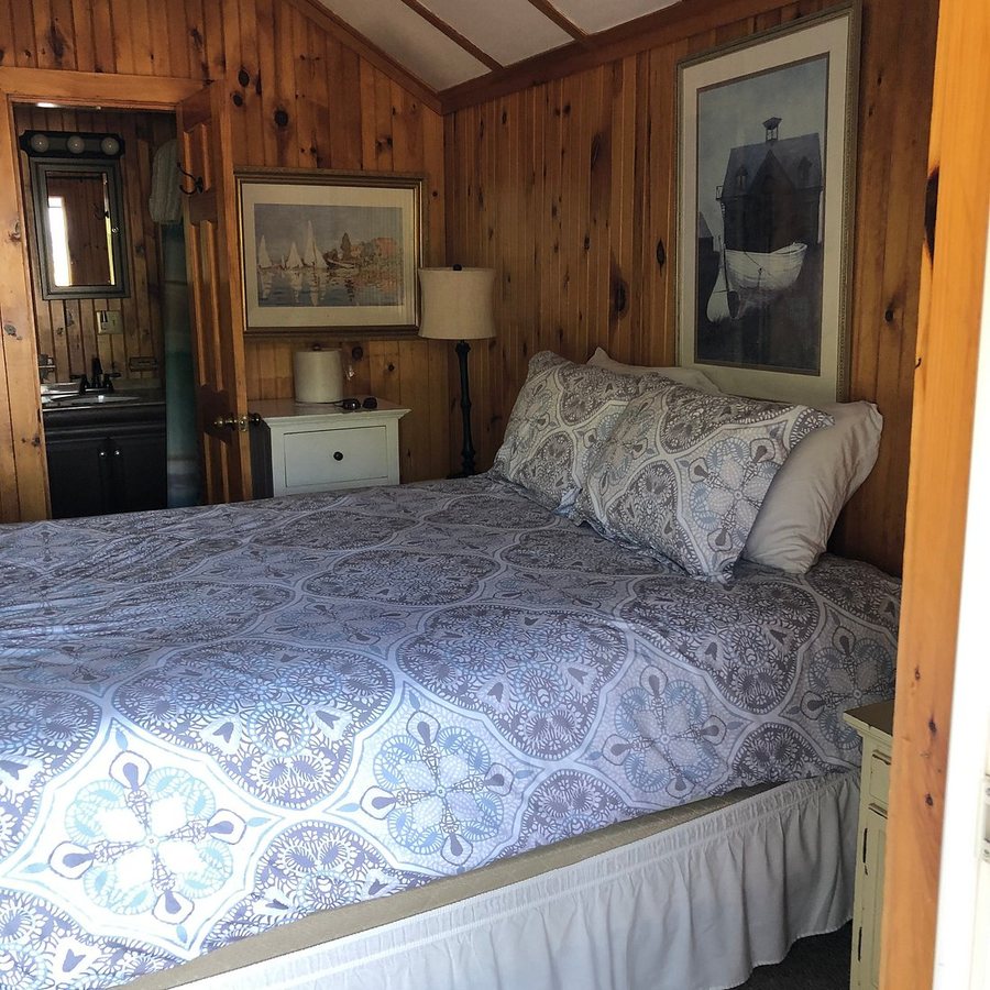 Tide Watch Cabins — Guest room