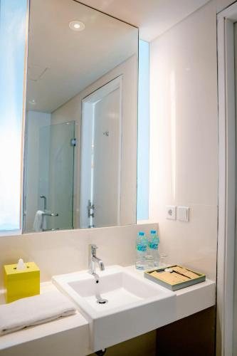 Tijili Hotel Benoa — Bathroom