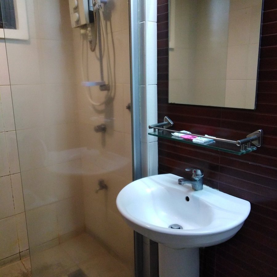 Tilapia Lodge — Bathroom