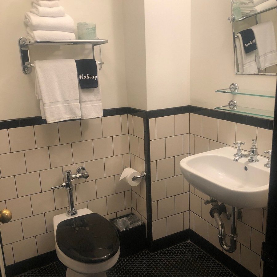 Tilden Hotel — Bathroom
