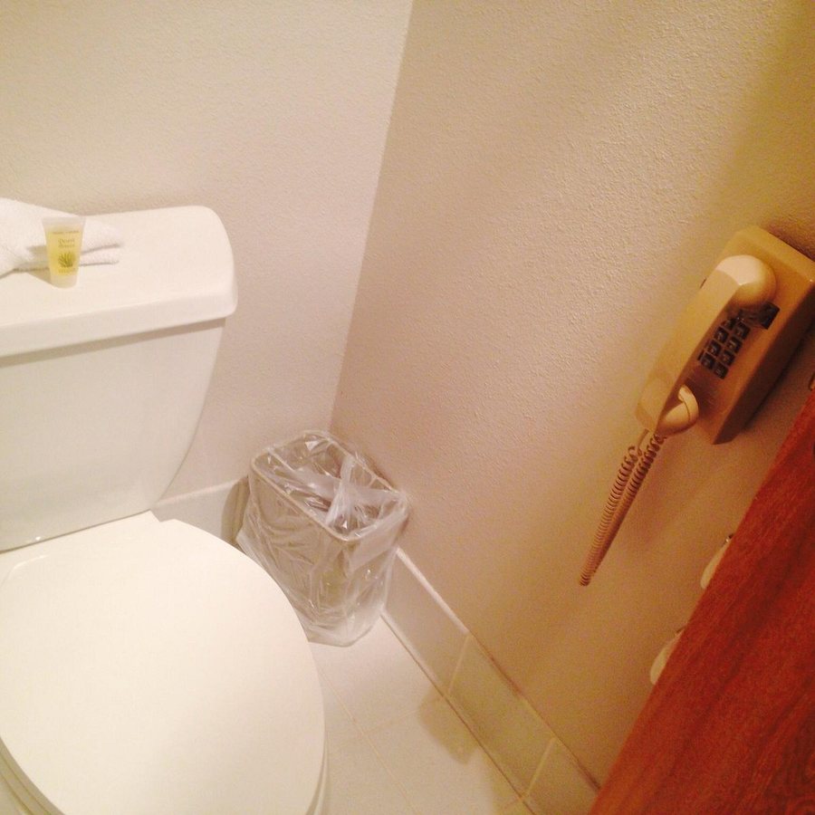Tillamook Inn — Bathroom