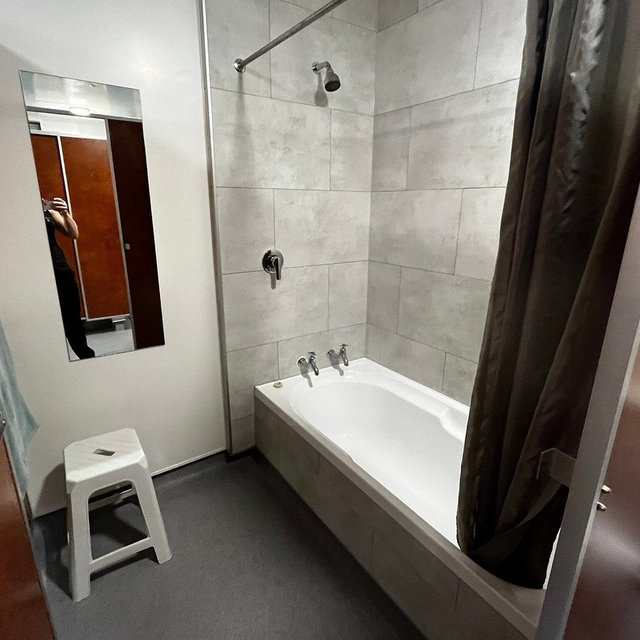 Timaru TOP 10 Holiday Park — Bathroom