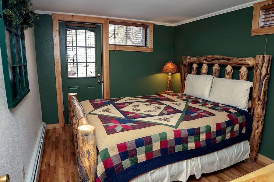 Timber Creek Chalets — Guest room