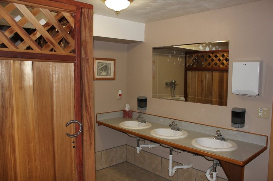 Timber Wolf Resort — Bathroom