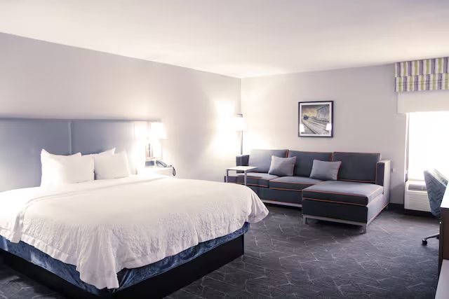 Timberfell Lodge — Guest room