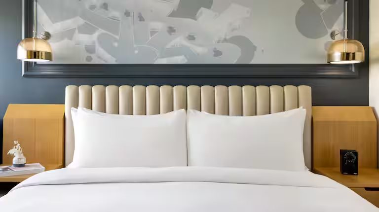 Timbri Hotel San Francisco Curio Collection by Hilton — Guest room