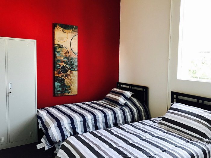 Time Zone Hostel Hollywood Los Angeles California — Guest room