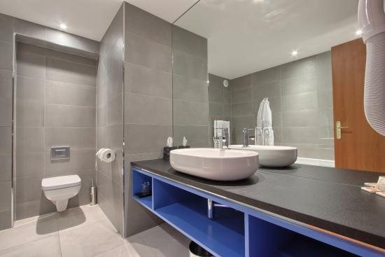 Timhotel Opera Blanche Fontaine — Bathroom
