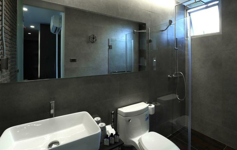 Tints of Blue Hotel — Bathroom