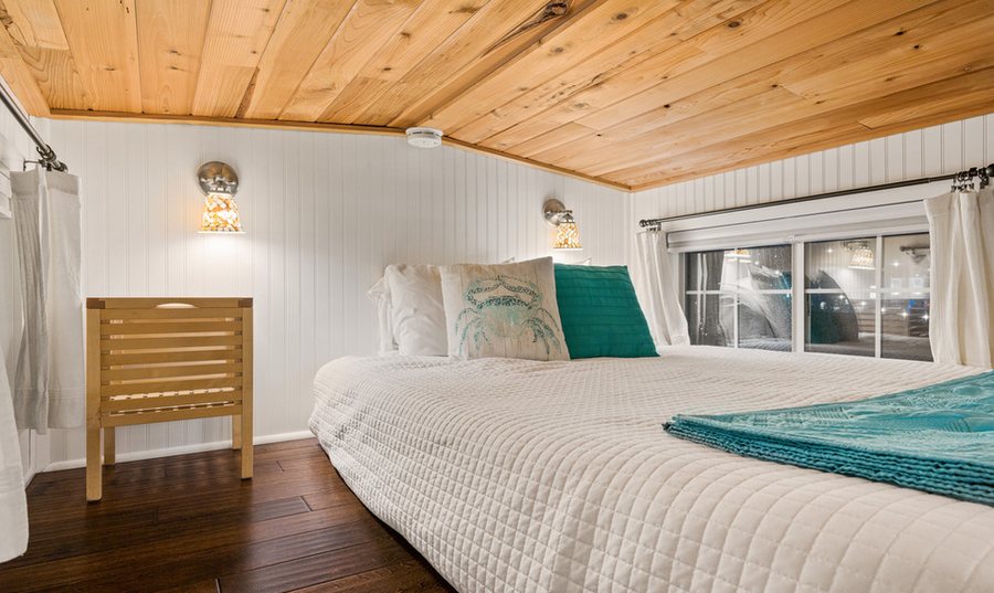 Tiny Digs Hotel Of Tiny Houses — Guest room