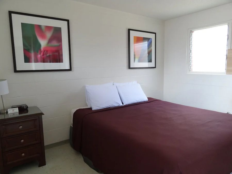 Tip Top Motel Cafe Bakery — Guest room