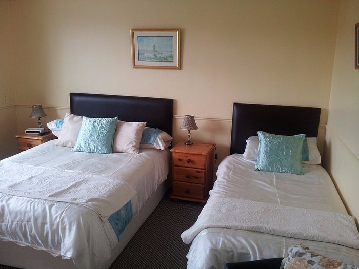 Tir Na Nog Bed Breakfast — Guest room