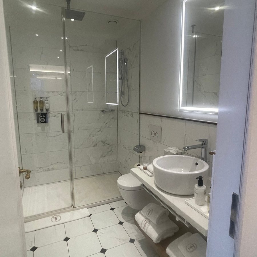Tivoli Doelen Amsterdam — Bathroom