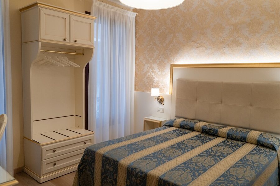 Tivoli Hotel — Guest room