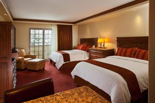 Tivoli Lodge — Guest room