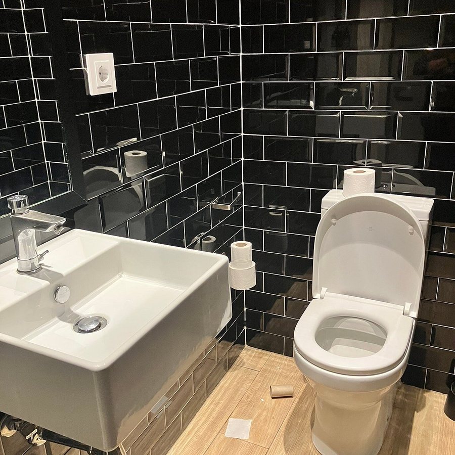 TOC Barcelona — Bathroom